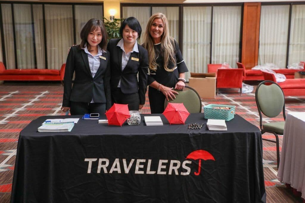Travelers代表在2020年企业雇主研讨会的参展摊位