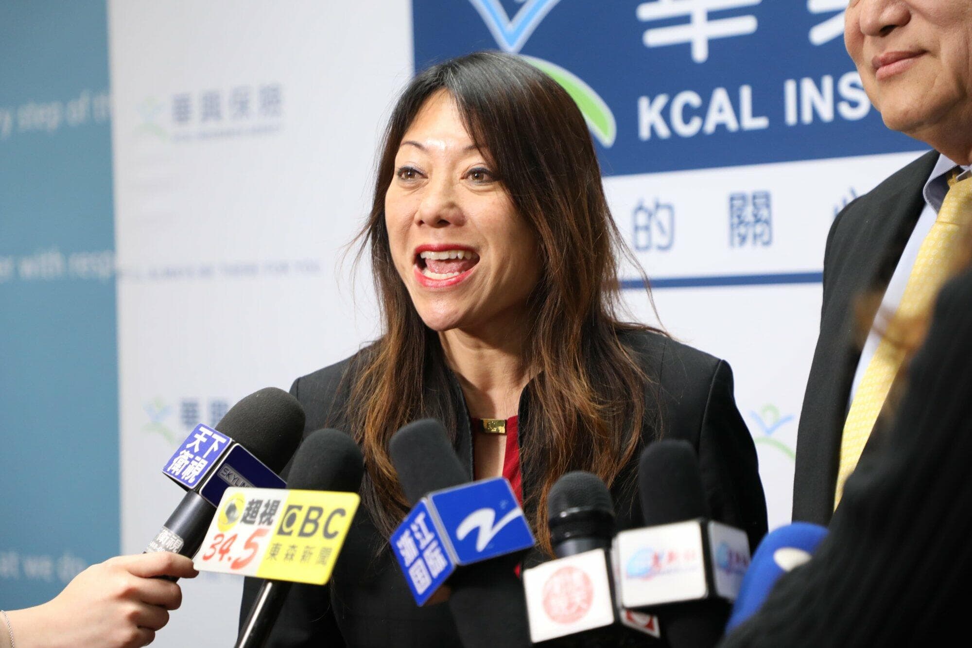 加州财政长马世云女士接受媒体采访